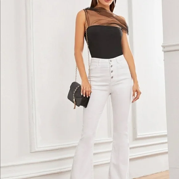 - 🆕 black Womans top with sheer shoulder detail - Picture 3 of 8